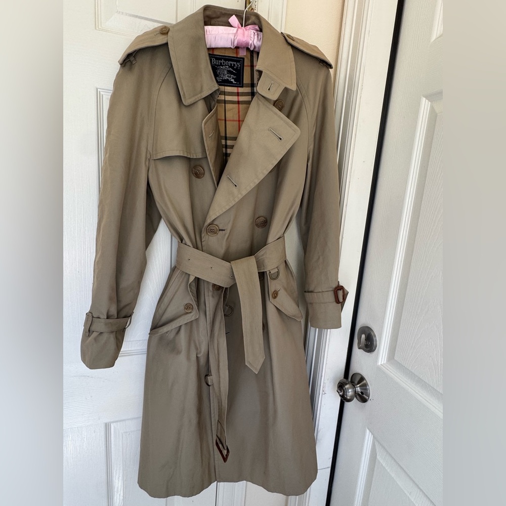 SOLD / Burberry Tan Classic Trench Coat